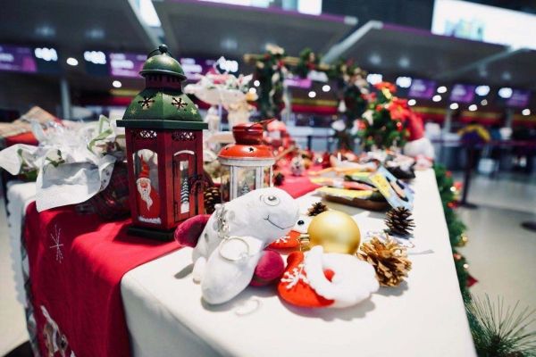 吉祥航空787成功首航重慶、三亞