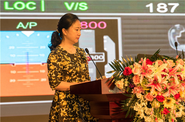 中國國際航空公司西南培訓(xùn)中心副總經(jīng)理智小冬女士作了《加強航空公司與院校合作提升民航安全和服務(wù)管理水平》的專題講座.jpg