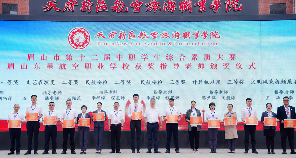 學(xué)院副院長、職業(yè)學(xué)校黨總支書記魏春霖.jpg